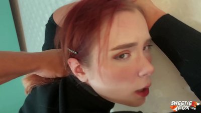 Ua hoʻopaʻa ʻia ke kanaka ma ka waha a me ka Pussy Obedient Redheaded Skimpy and Cum on Tits